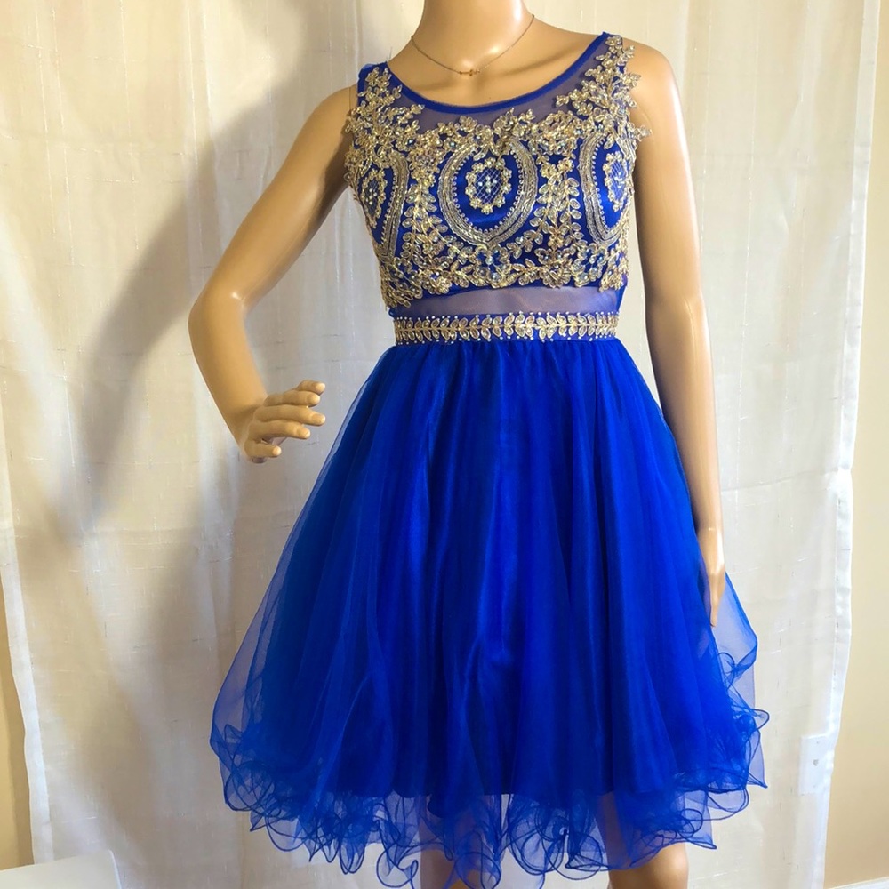 NWT gorgeous boutique blue evening dress size two excellent condition